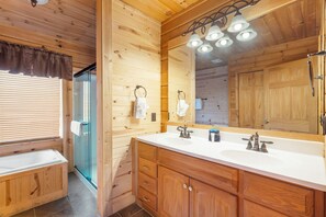 Shower, hair dryer, towels - Peaceful Cabin Escape • Close to Nature & Branson Fun! Free Tickets! (Ridgedale)