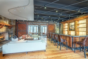Condo, 3 Bedrooms | Interior