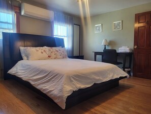 Appartement Familial | Bureau, espace de travail pour ordinateur portable