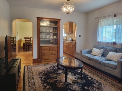 5 Beds 2 Bathroom Appartment