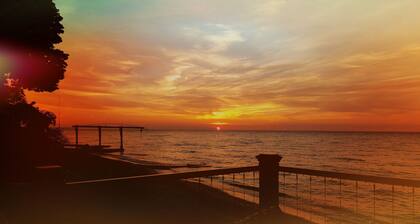 LakePointe Shores #6 Charming cottage with tons of natural light in Madison