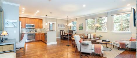 Condo, 2 Bedrooms | Living area