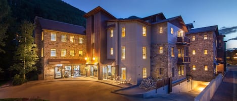 Condo, 2 Bedrooms | Exterior