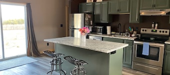 Connect with nature - quiet and peaceful modern ranch in Eastbrook