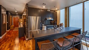 Condo, 1 phòng ngủ | Bếp riêng