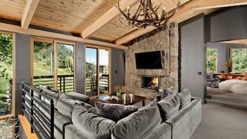 Condo, 3 Bedrooms | Living area