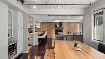 Condo, 2 Bedrooms | Dining
