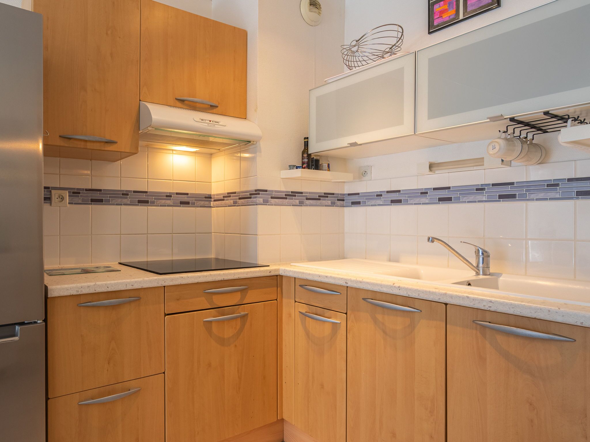 Kjøleskap og kjøkkenutstyr