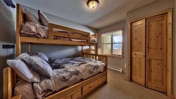Condo, 3 Bedrooms