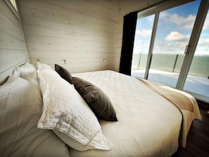 3 bedrooms, desk, free WiFi, bed sheets