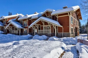 Condo, 2 Bedrooms | Exterior
