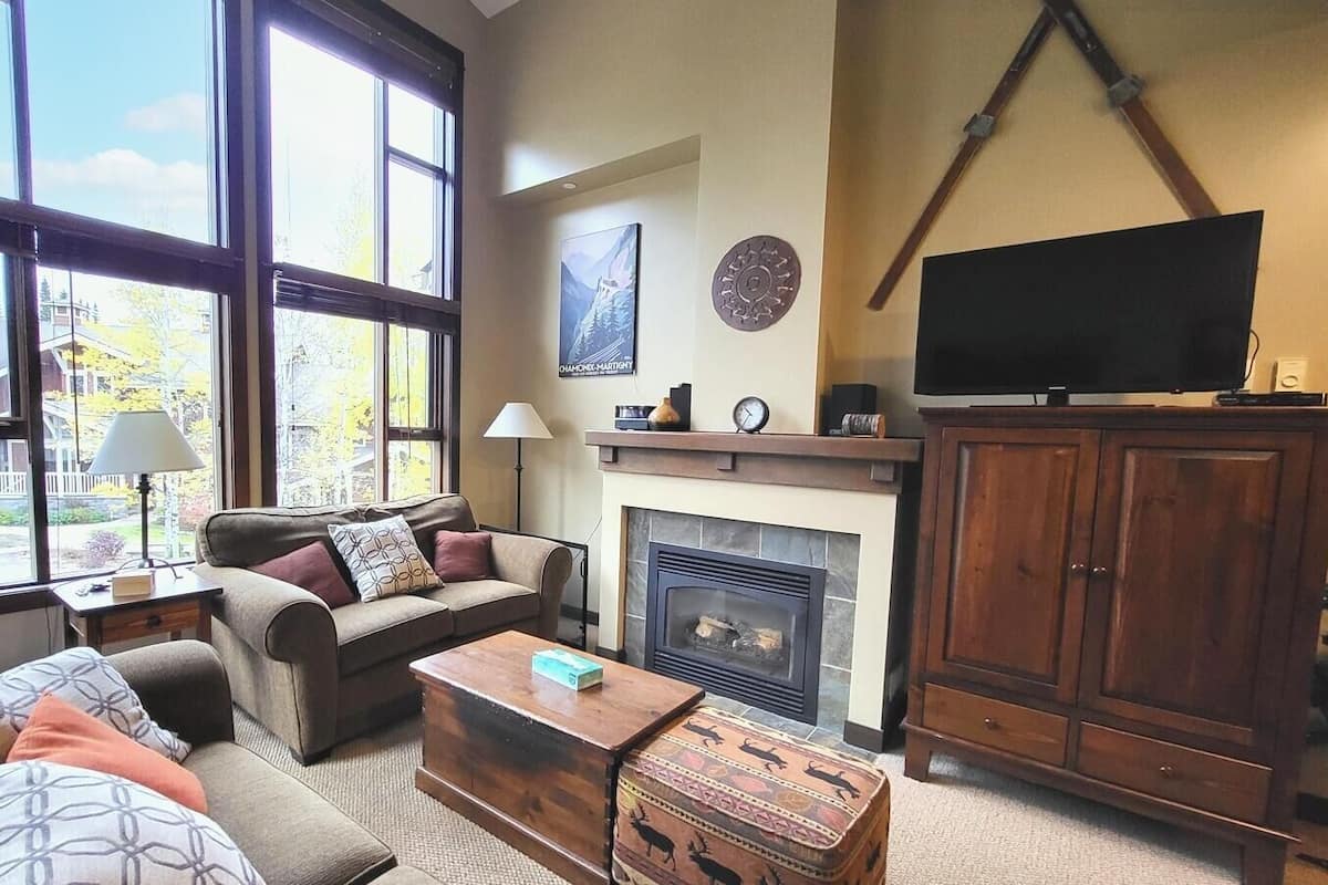 Condo, 2 Bedrooms | Living area