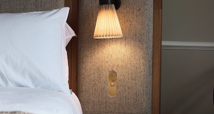 Empire Hotel