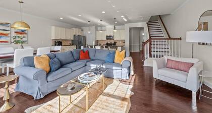 The Lovely Golden Getaway, Come Stay at the Golden Getaway