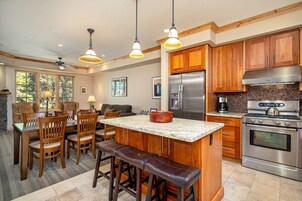 公寓式客房, 2 间卧室 | 私人厨房 | 冰箱、烤箱、茶具/咖啡用具、烤面包机