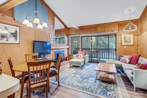 公寓式客房, 1 间卧室 | 起居区 | 智能电视