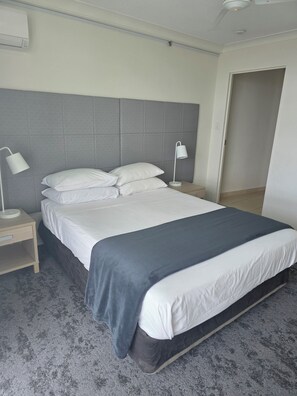 2 chambres, fer et planche à repasser, Wi-Fi, draps fournis