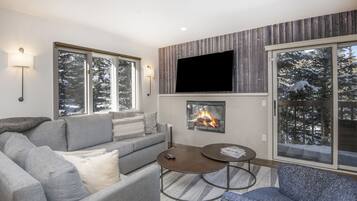 Condo, 1 Bedroom | Living area