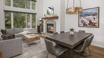 Condo, 2 Bedrooms | Dining