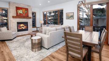 Condo, 2 Bedrooms | Interior