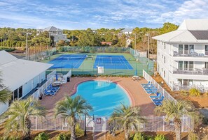 Sports court - New List 2BR/2BA - Gulf View Steps to Gulf Sleep 6 Full Renovation (Santa Rosa Beach)