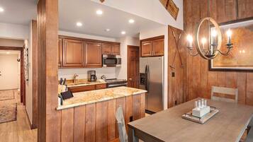 Condo, 3 Bedrooms | Private kitchen