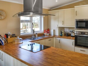 Dishwasher, cookware/dishes/utensils