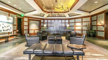 Condo, 2 Bedrooms | Lobby