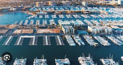 Ocean-View 2-Bedroom Apartment with WiFi and AC in Serene Marina del Rey