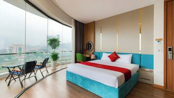 Design Room | Desk, laptop workspace, free WiFi, bed sheets