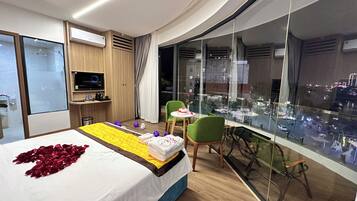 Design-Zimmer | Schreibtisch, laptopgeeigneter Arbeitsplatz, kostenloses WLAN