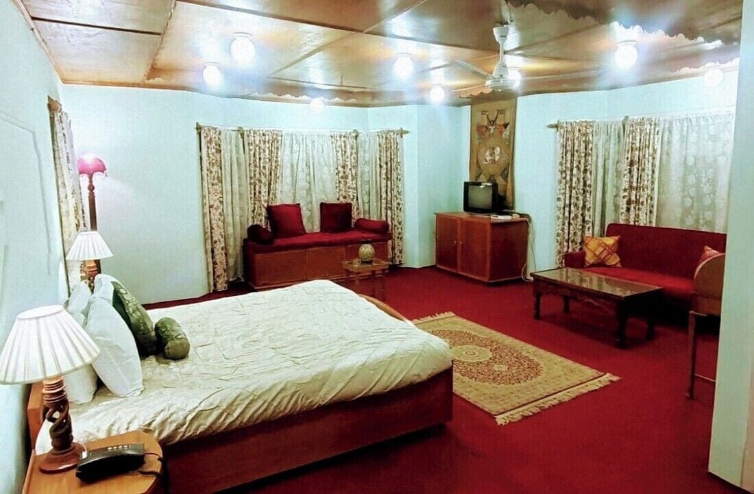 Suite, Lake View | Premium bedding, memory-foam beds, desk, blackout curtains