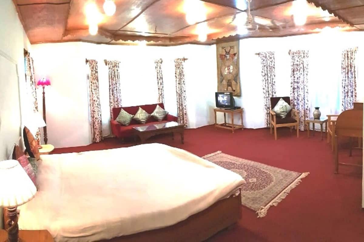 Phòng Suite, quang cảnh hồ | Bàn, màn/rèm cản sáng, phòng cách âm, bàn ủi/dụng cụ ủi quần áo
