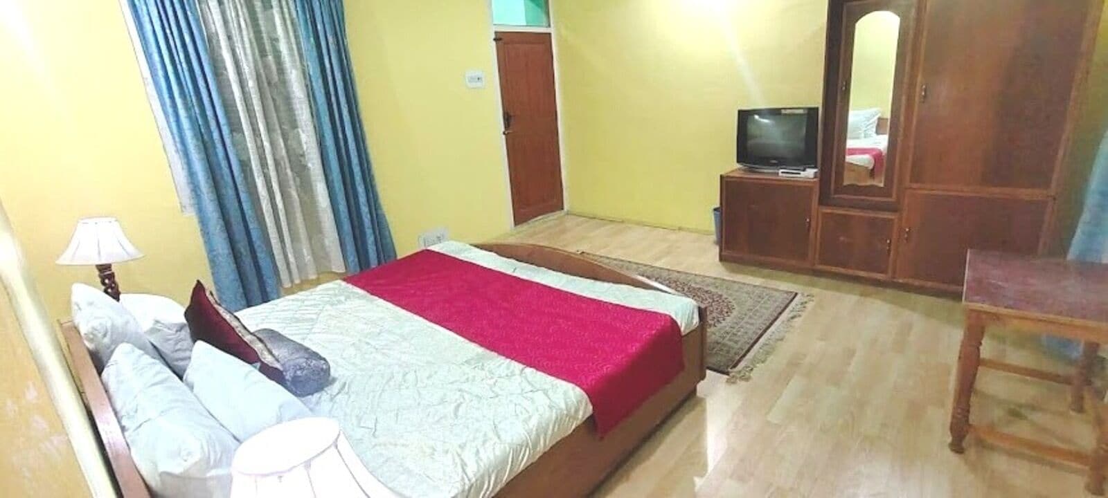 Classic Double or Twin Room, Mountain View | Premium bedding, memory-foam beds, desk, blackout curtains