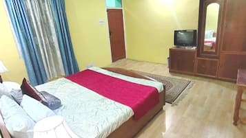 Classic Double or Twin Room, Mountain View | Premium bedding, memory-foam beds, desk, blackout curtains