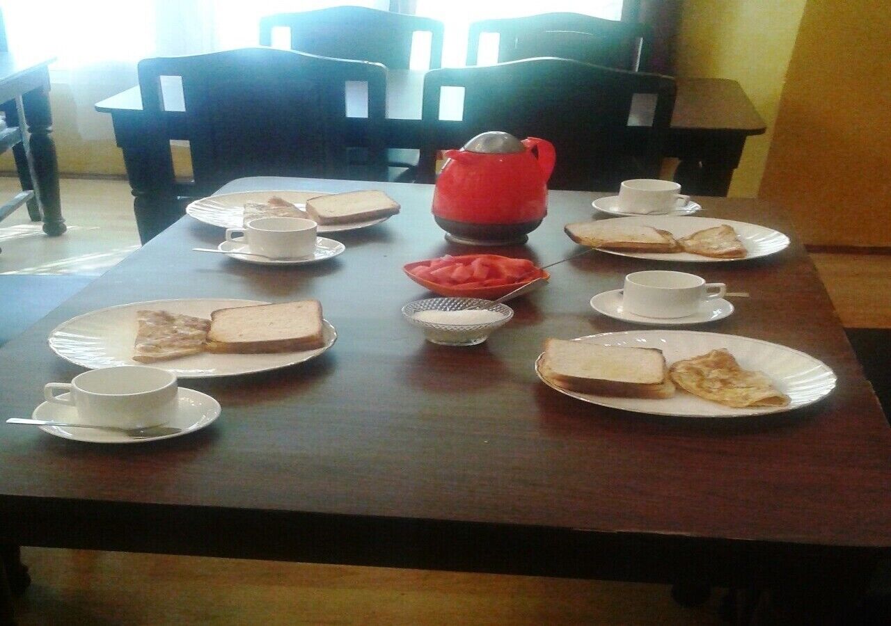 Cooked-to-order breakfast for a fee on weekends