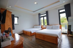 Kamar Twin Deluks, balkon, pemandangan gunung | Tirai kedap cahaya, setrika/meja setrika, dan Wi-Fi gratis