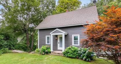 Meredith Town & Trail Cottage - walkable to water/downtown, dogs ok!