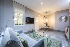 TV - Incredible design apartment E2A (Madrid)