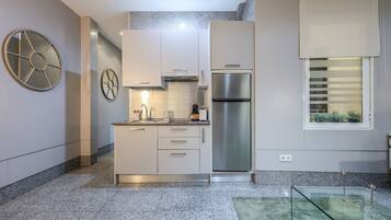 Fridge, microwave, stovetop, coffee/tea maker