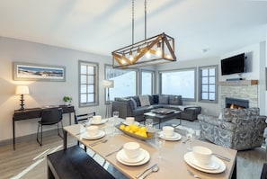 Condo, 2 habitaciones | Área de sala de estar