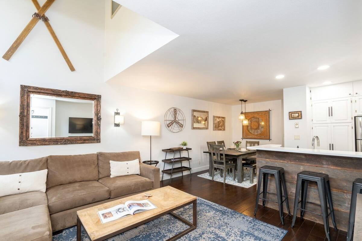 Condo, 2 habitaciones | Área de sala de estar