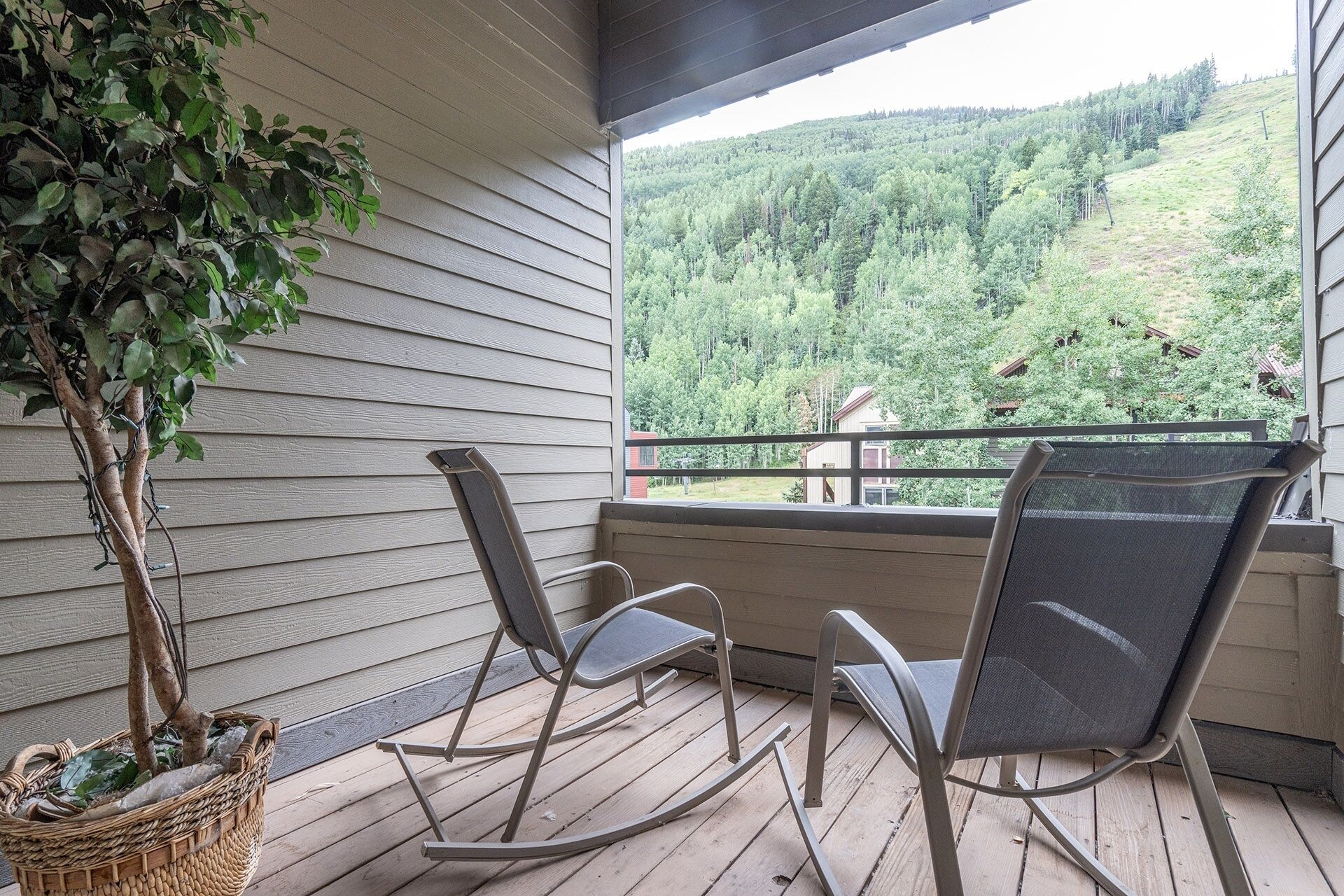 Condo, 2 Bedrooms | Property grounds