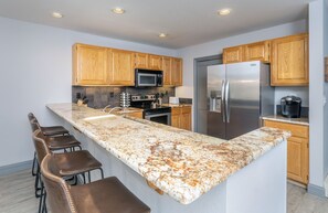 Condo, 2 habitaciones | Cocina privada | Refrigerador, horno, cafetera y tetera y tostadora 