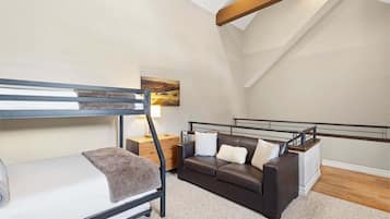 Condo, 3 Bedrooms | Interior