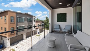 Terrace/patio - Luxury Home in North Austin: Next to Apple Campus (Austin)
