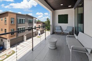 Terrace/patio - Luxury Home in North Austin: Next to Apple Campus (Austin)