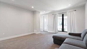 TV - Luxury Home in North Austin: Next to Apple Campus (Austin)