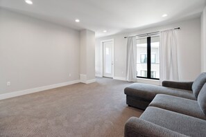 TV - Luxury Home in North Austin: Next to Apple Campus (Austin)