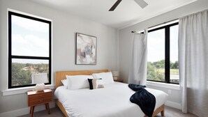 4 bedrooms, iron/ironing board, WiFi, bed sheets - Luxury Home in North Austin: Next to Apple Campus (Austin)